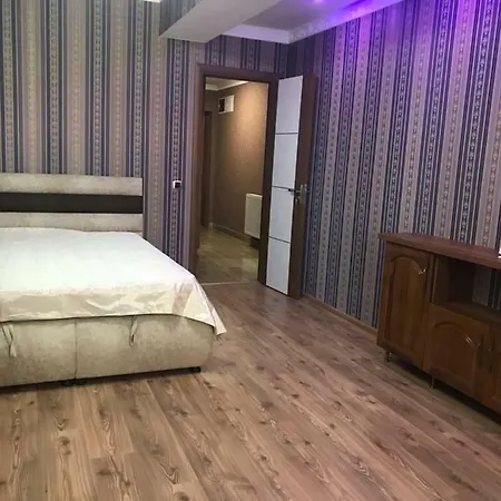 Lux Large 3 + 2 Baths