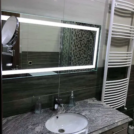 Lux Large 3 + 2 Baths Brasov