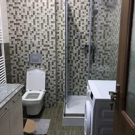 Lux Large 3 + 2 Baths Apartment