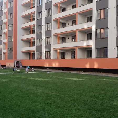 Lux Large 3 + 2 Baths Apartment Brasov